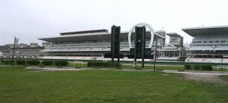 Hippodrome_de_Longchamp.jpg