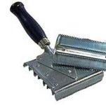 Metal%20Curry%20Comb%20Wooden%20Varnished%20Handle.jpg