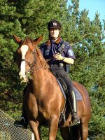 450px-Mounted_police_officer_in_Helsinki_Finland.jpg